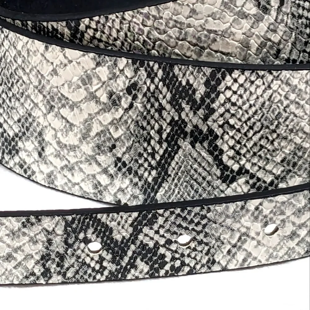 Faux Reptile Skin Black and Grey Buckled Fashion Belt Size 18/20